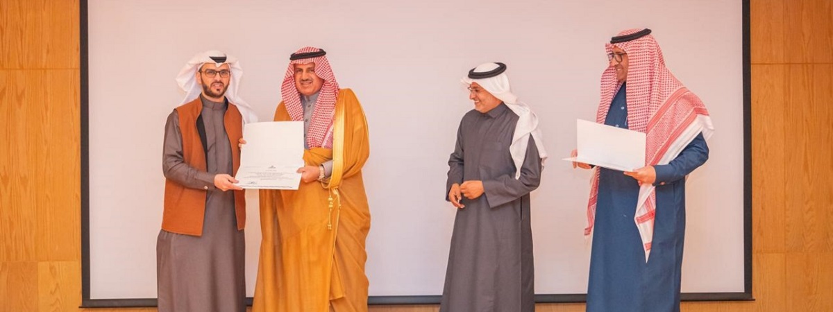 Rector Al-Solamy Presents Translation Department with Certificate of Recognition