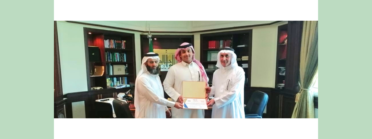 Promising Medical Student Awarded for Exceptional Performance in Intensive English Language Program at King Khalid University